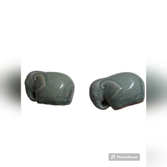 Vintage Blue Green Elephant Salt and Pepper Shakers Ceramic - Picture 4 of 5